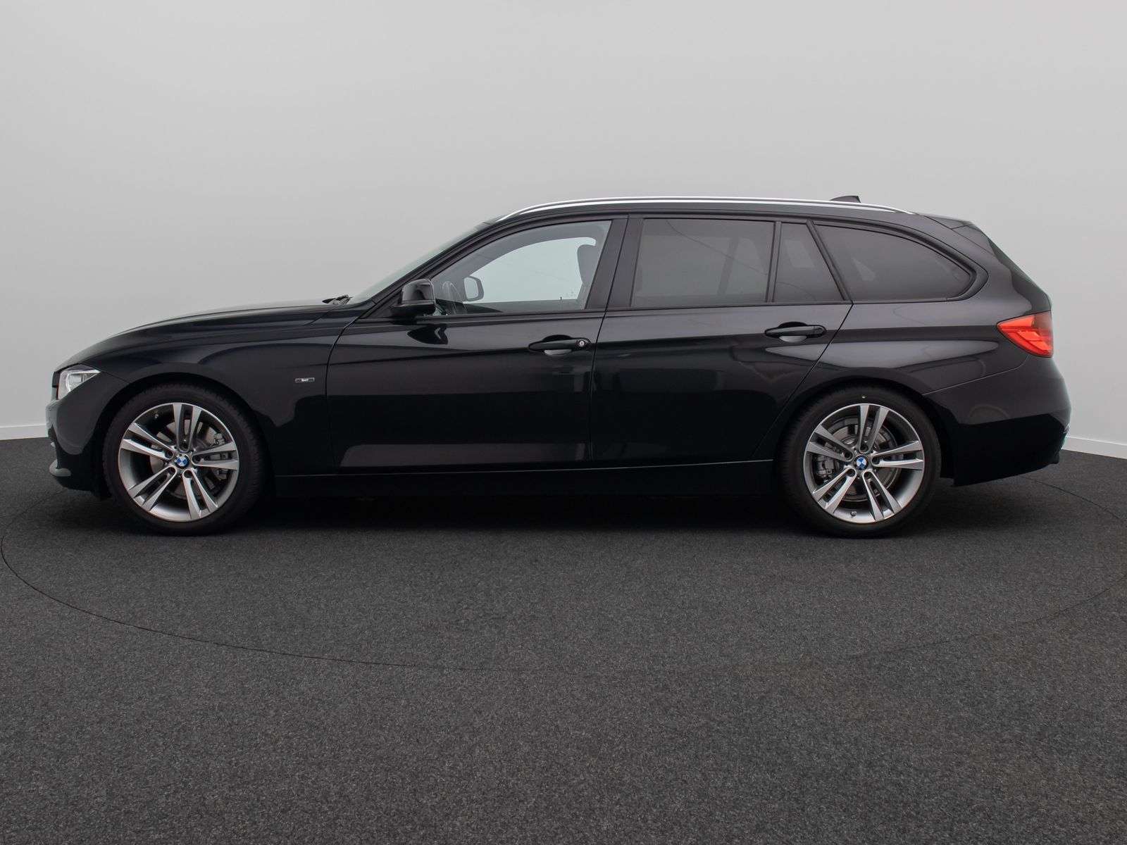Fahrzeugabbildung BMW 325d Sport Line HUD HiFi Xenon Panorama Alarm