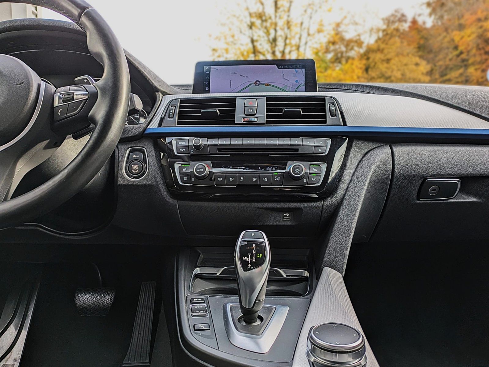 Fahrzeugabbildung BMW 420d Gran Coupe M SPORT SAG LEDER NAVI HUD LED