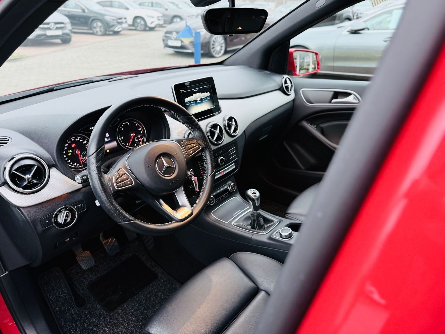 Fahrzeugabbildung Mercedes-Benz B 180 d URBAN, Tempomat, Kindersitze, PTS, SHZ,