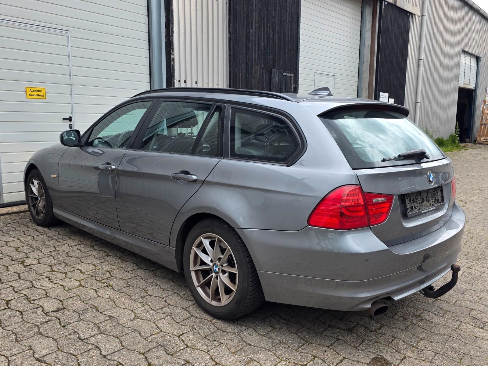 BMW 318 2010 — photo 15