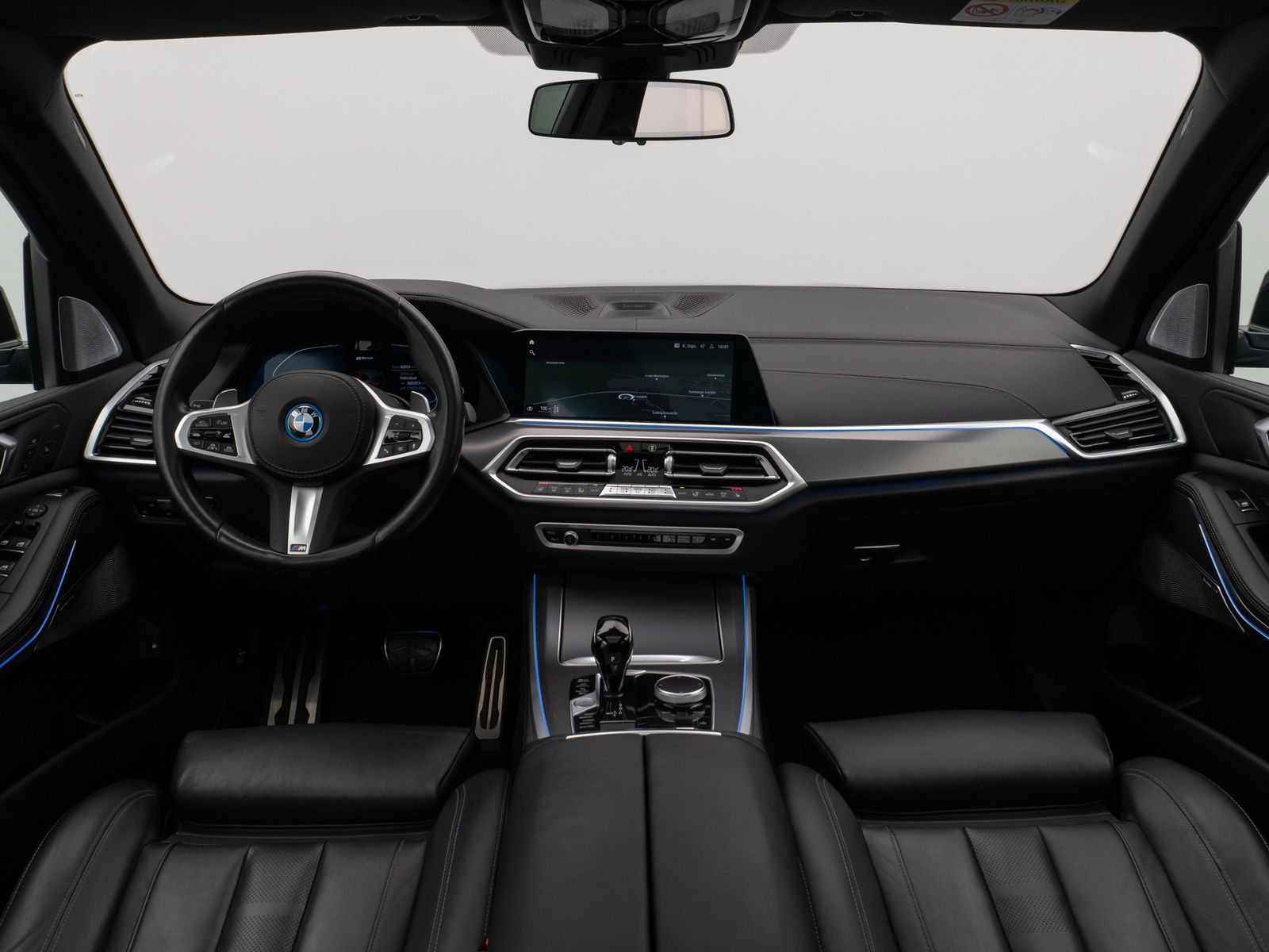 Fahrzeugabbildung BMW X5 xD45e M Sport Panorama Laser 360°HUD DAB B&W