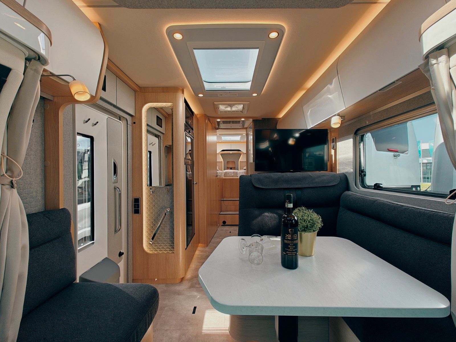 Fahrzeugabbildung HYMER / ERIBA / HYMERCAR B - KLASSE ML T 780 BLACKLINE