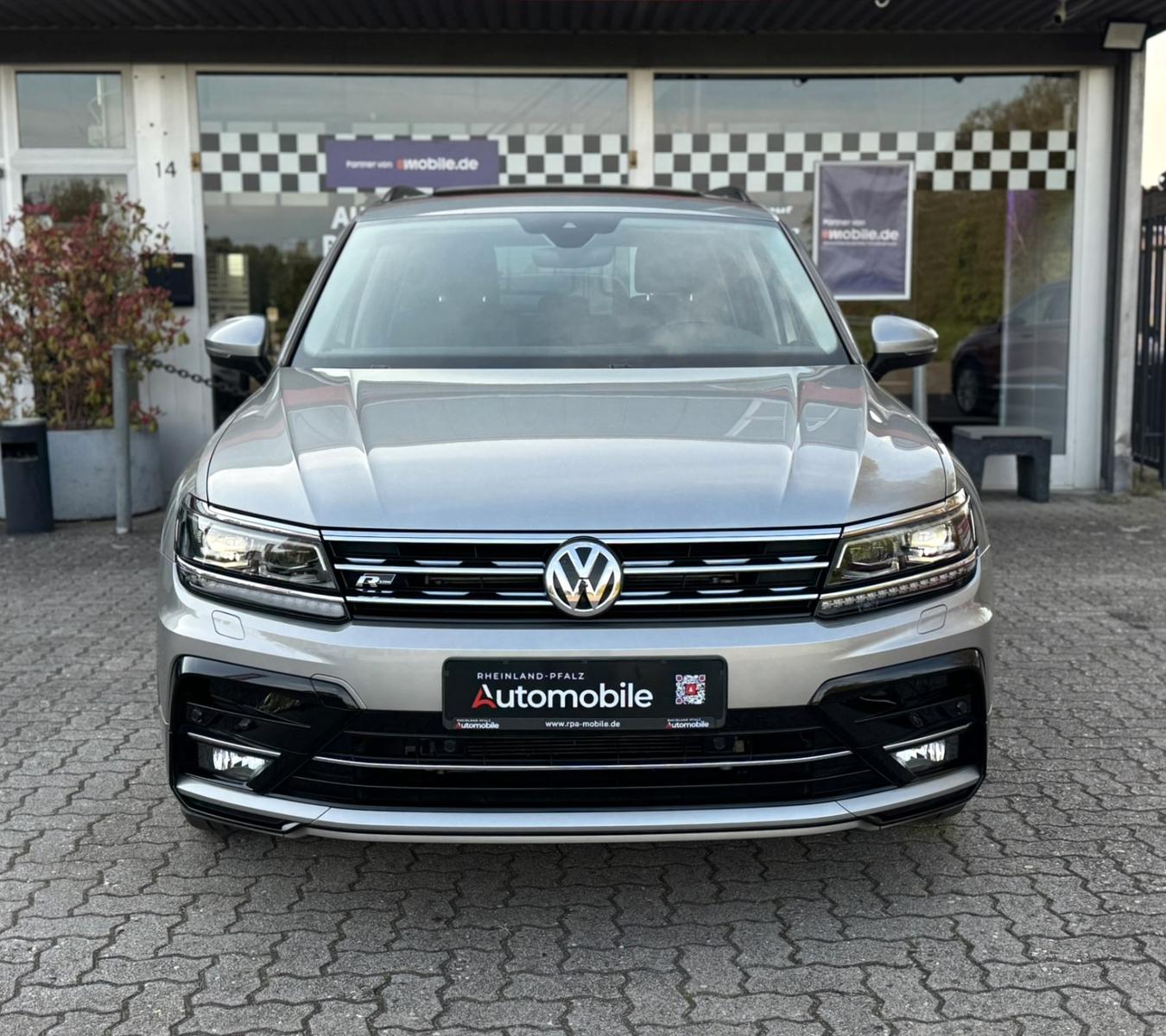 Volkswagen Tiguan R-Line 4Motion/1.HAND/LED/PANO/SCHECKHFT