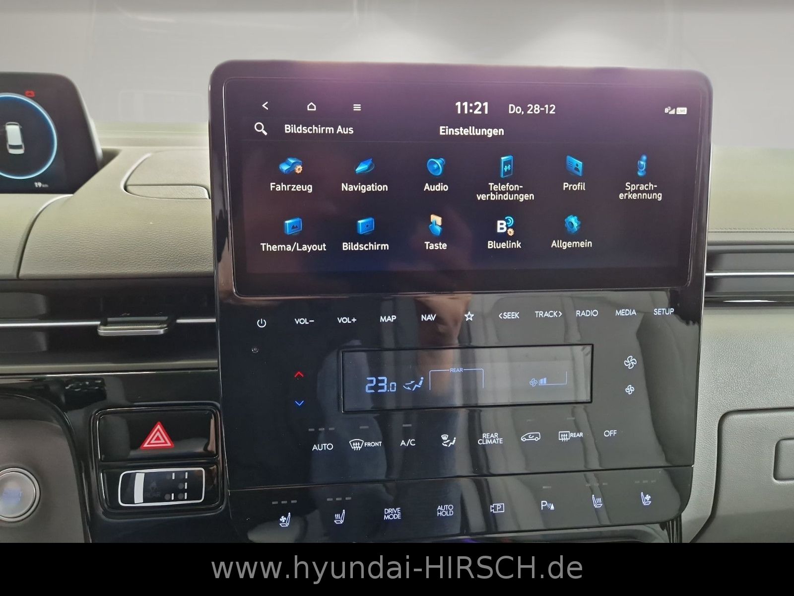 Fahrzeugabbildung Hyundai STARIA 2.2 CRDI 2WD AT SIGNATURE 7-Sitzer