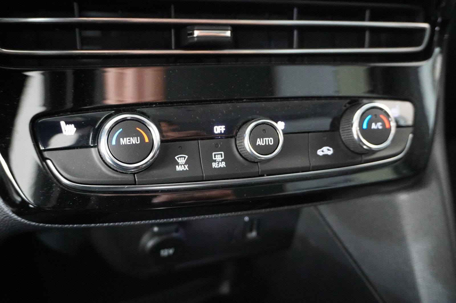 Fahrzeugabbildung Opel Mokka-e ELEGANCE 3-PHASIG NAVI/LED/KAMERA/DAB+