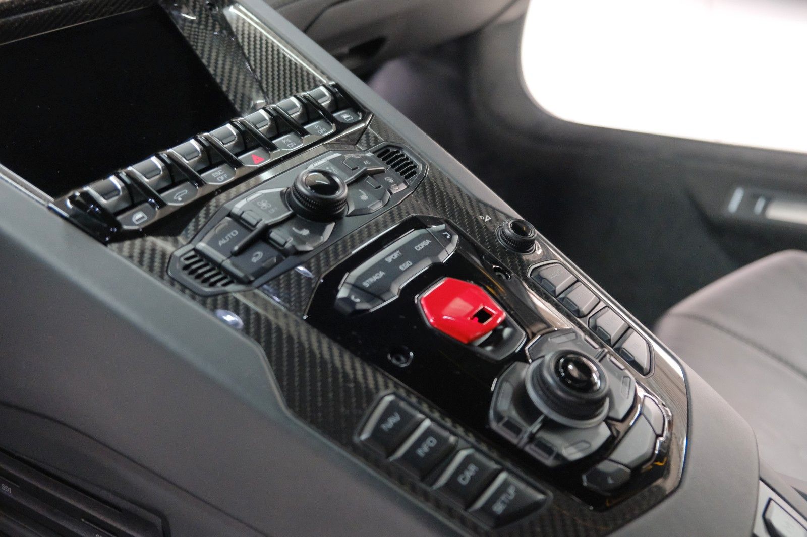 Fahrzeugabbildung Lamborghini Aventador S/Carbon/Lift/Matt/1A Zustand