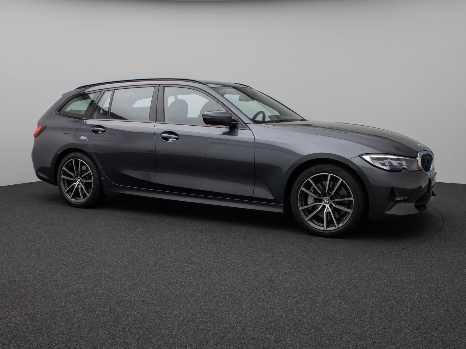 Fahrzeugabbildung BMW 330i xD SportLine DAB HiFi PDC Alarm LED M Sport