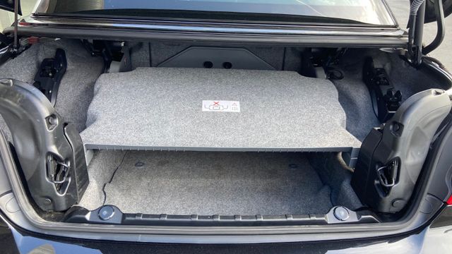 Fahrzeugabbildung BMW 320i Edition M SPORT , Hardtop , NAVI , PDC