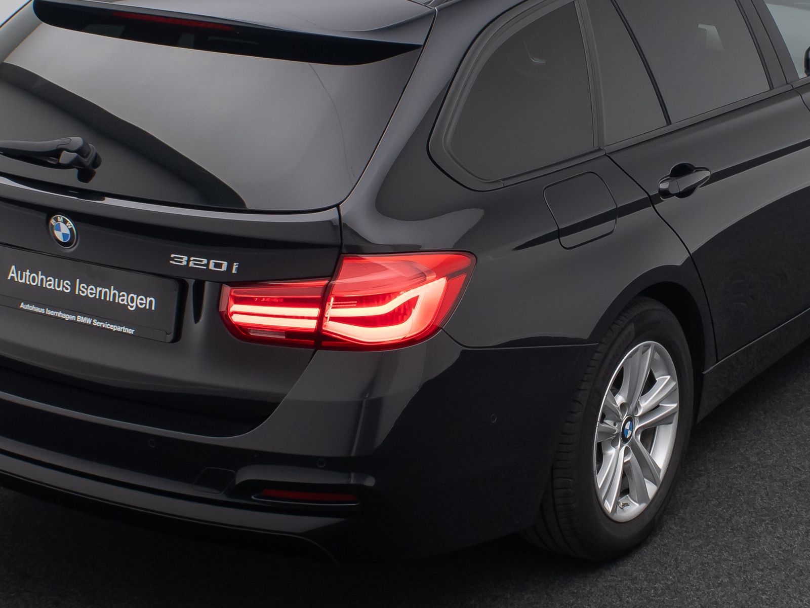 Fahrzeugabbildung BMW 320i GeschwindigReg ParkAss DAB H/K FernlichtAss