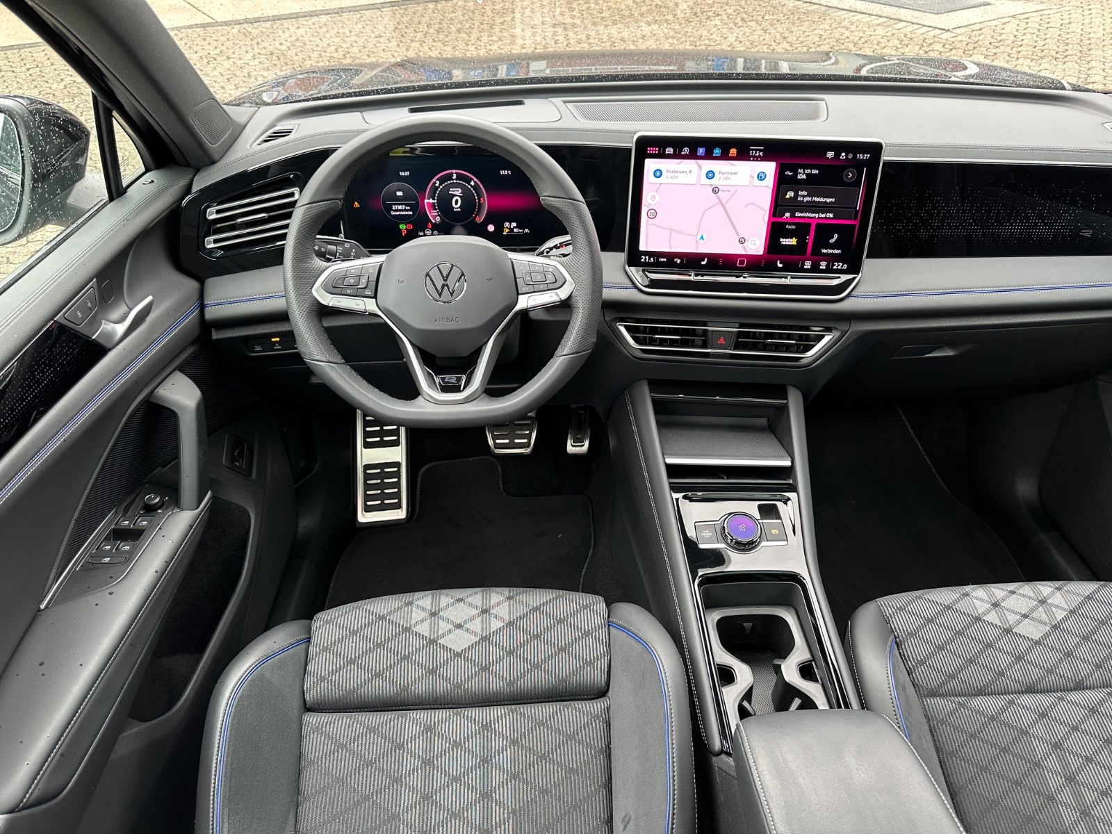 Fahrzeugabbildung Volkswagen Tiguan 2.0 TDI 4M R-Line Pano/AHK/ACC/Navi