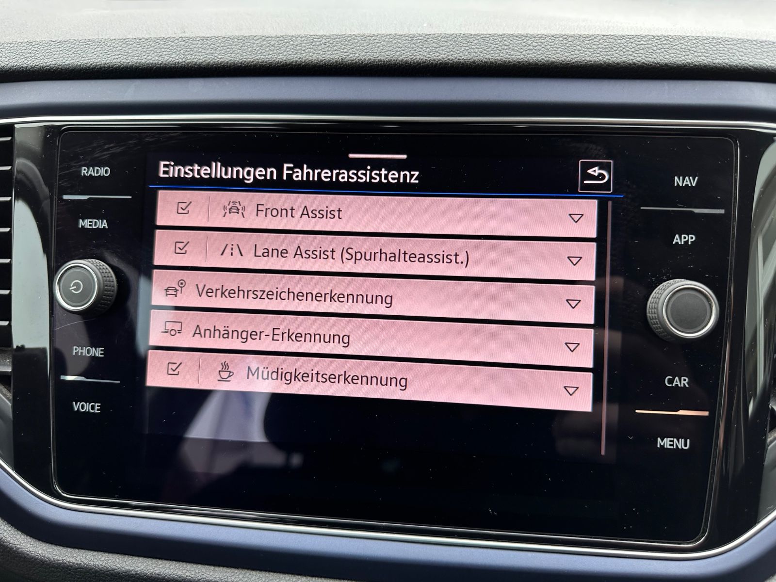 Fahrzeugabbildung Volkswagen T-Roc R Line 2.0 TDI DSG AHK/Beats/Navi/App/19"