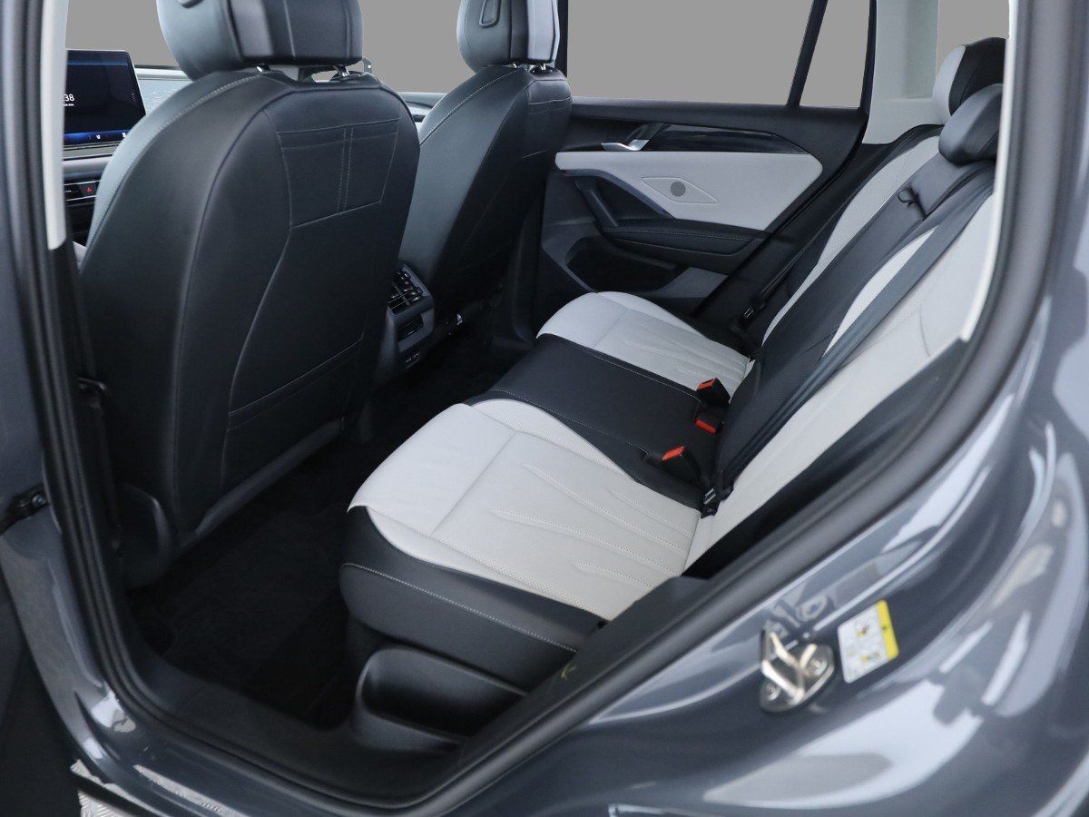 Volkswagen Tiguan Elegance 1.5 eTSI DSG MATRIX ACC LEDER 36 foto 10