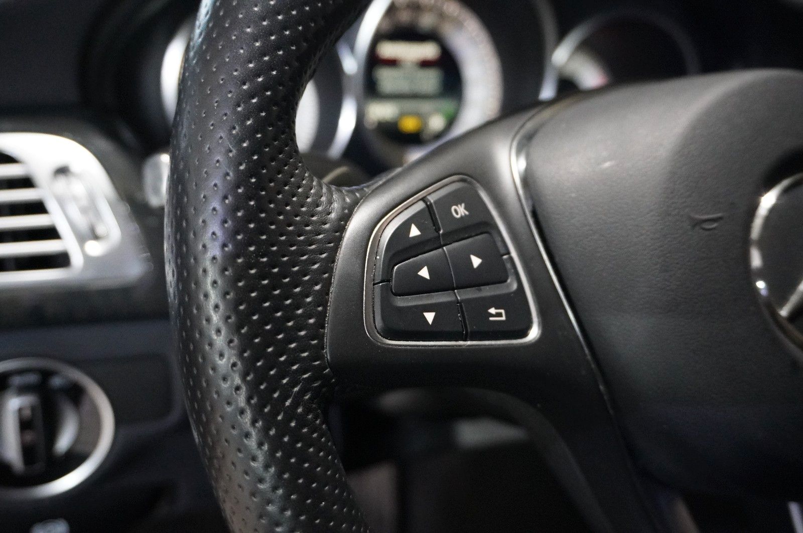 Fahrzeugabbildung Mercedes-Benz CLS 350 COUPE NAVI/AMG/KAMERA/MULTIBEAM/SH/TEMP.