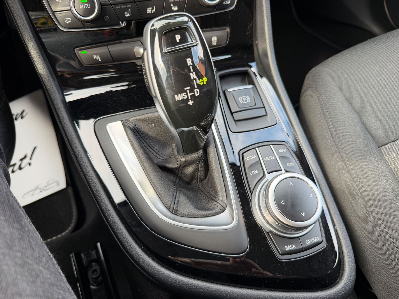 Fahrzeugabbildung BMW 220i Active Tourer NAVI AUTOMATIK LED 2-HAND
