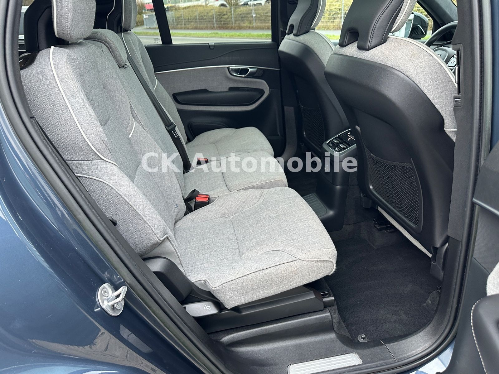 Fahrzeugabbildung Volvo XC90 T8 Ultimate Dark AWD/7 Sitze/Head-Up/LED