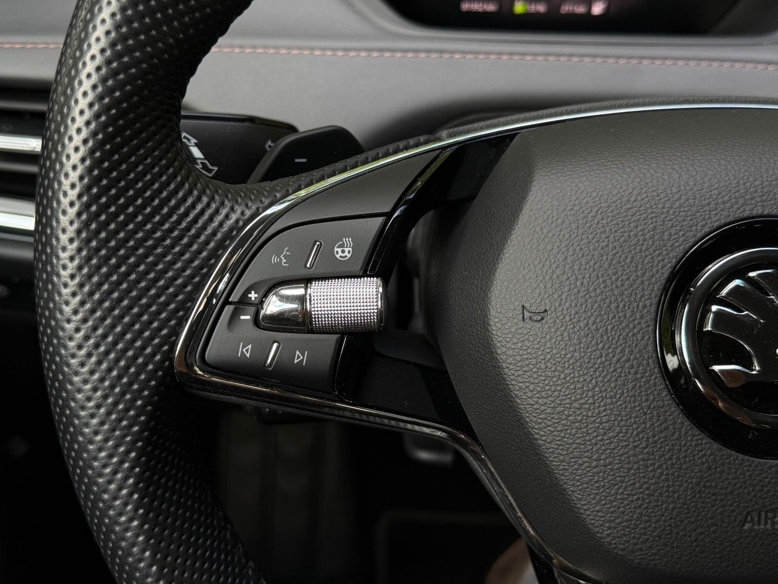 Fahrzeugabbildung SKODA Enyaq 80 x Suite CCS+MATRIX+KAM+AHK+LEDER+SPORT