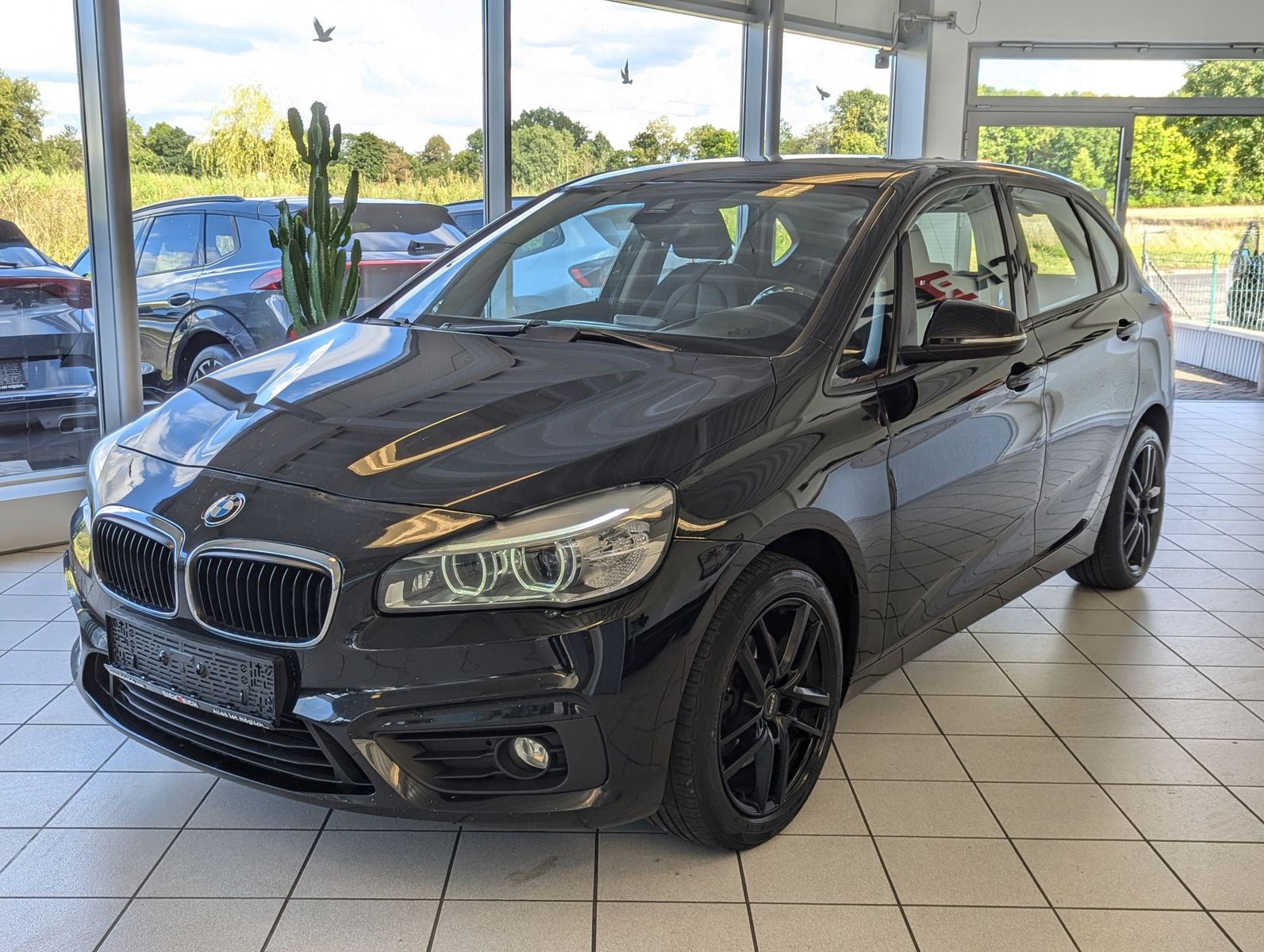 BMW 220 Active Tourer d xDrive LED Pano Navi SHZ AHK - Image 3