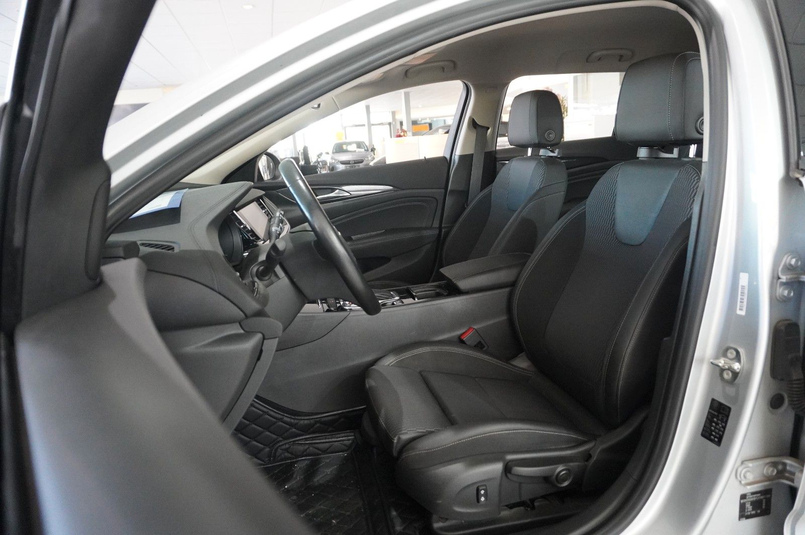 Fahrzeugabbildung Opel Insignia B ST 1.5T DYNAMIC NAVI/MATRIX/KAMERA/SH
