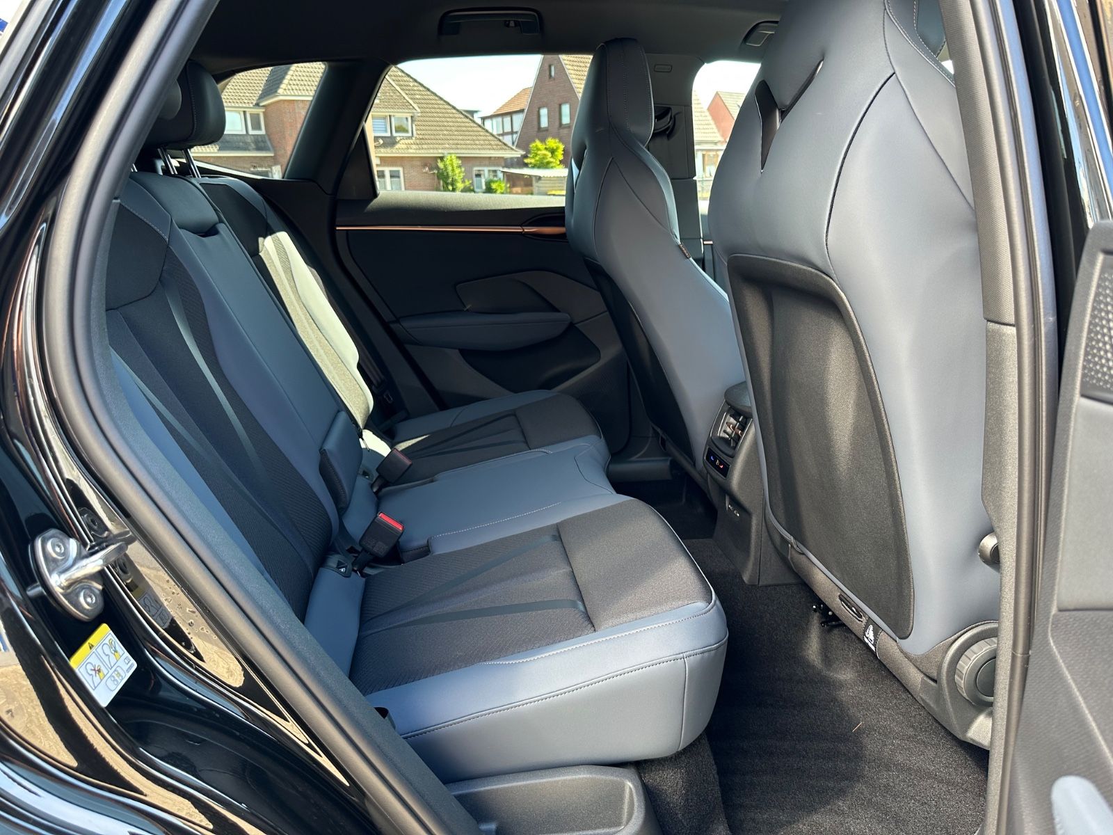 Fahrzeugabbildung CUPRA Terramar 1.5 eTSI DSG AHK/Navi/LED/ACC/18"