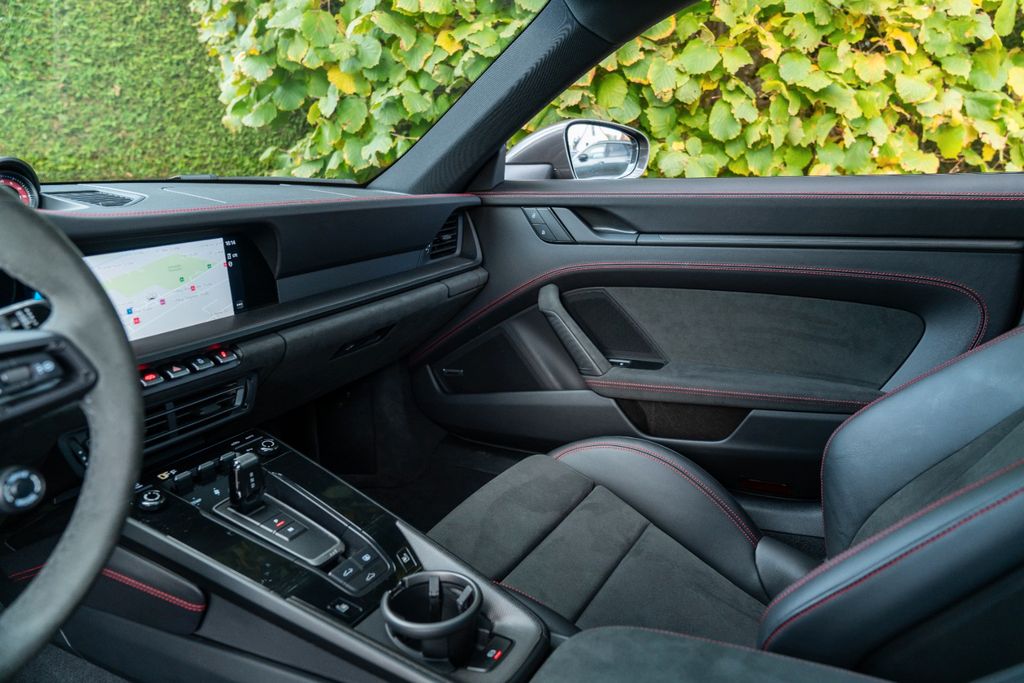 Porsche 992 Carrera 4 GTS/ MATRIX/ 18-WEGE/ LIFT/ BOSE Porsche 992 Carrera 4 GTS/ MATRIX/ 18-WEGE/ LIFT/ BOSE