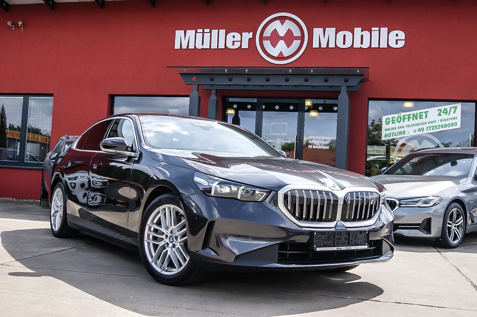 Fahrzeugabbildung BMW i5 Lim 40 eDrive HEAD-UP LEDER ESPRESSO KEYLESS