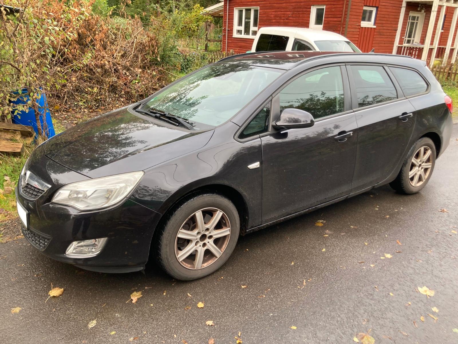 Opel Astra, 2011