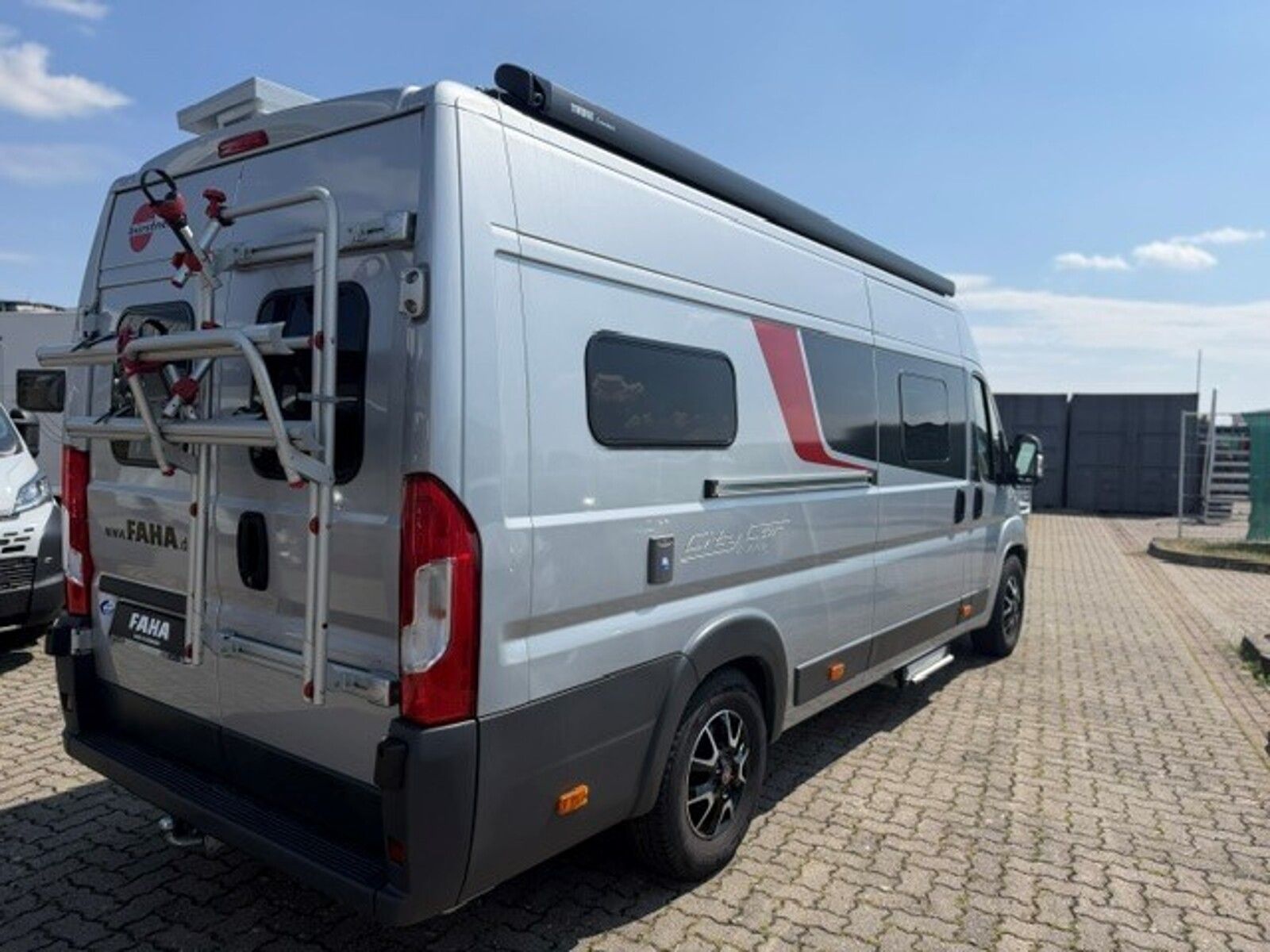 Fahrzeugabbildung Bürstner City Car C 640 AHK TV SAT Rahmenfenster