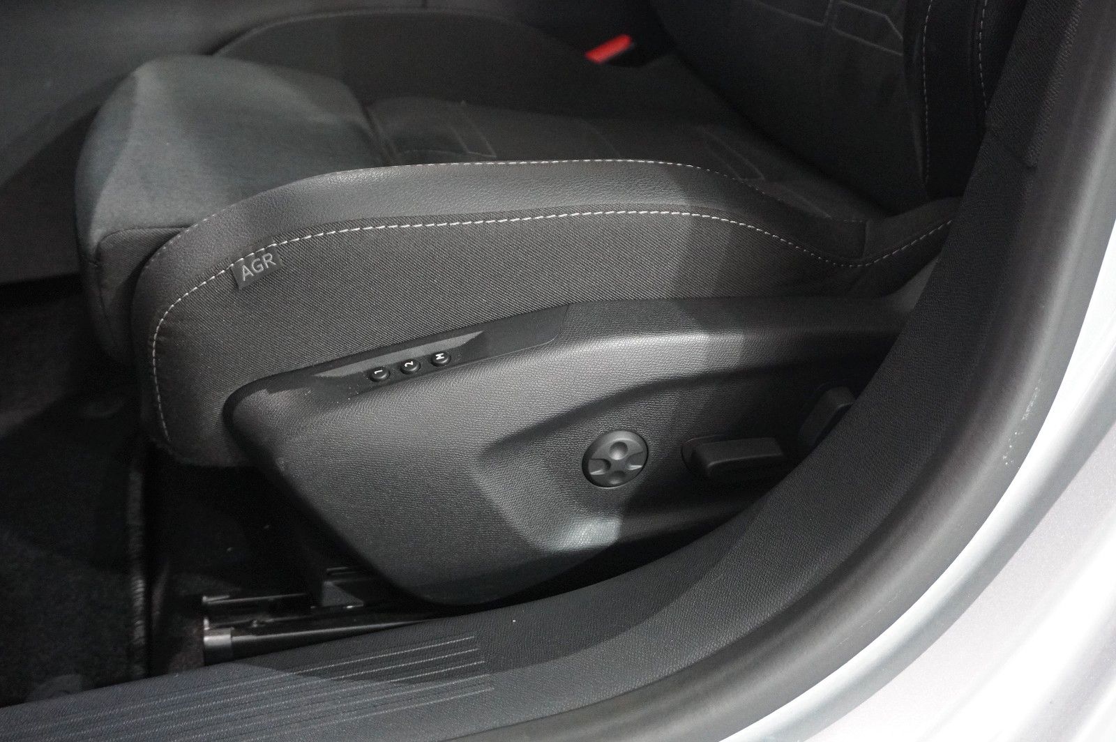 Fahrzeugabbildung Opel Astra L Lim. 1.2T GS SPORT NAVI/LED/360°/SH/HUD