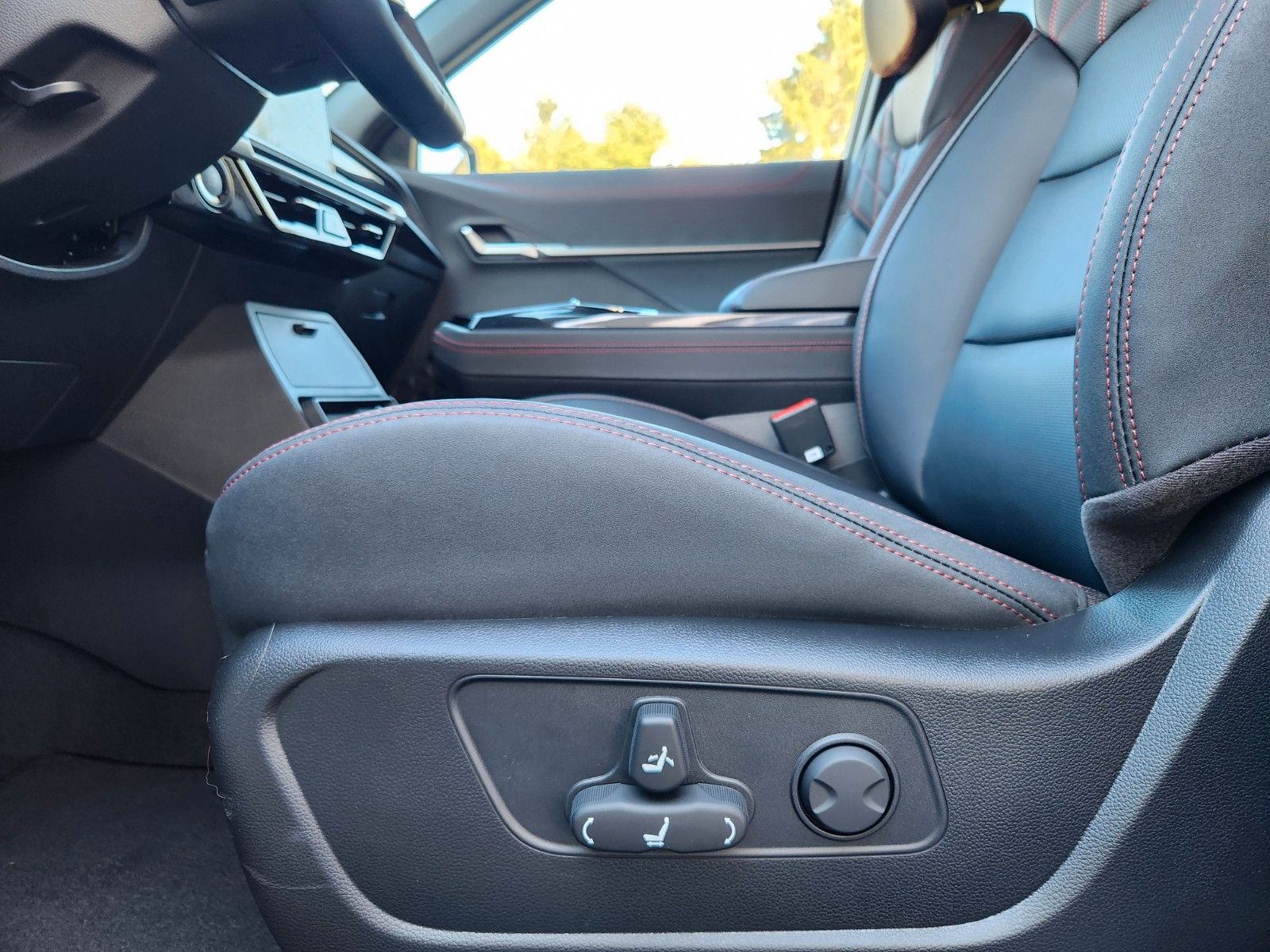 Fahrzeugabbildung KGM ACTYON+BLISS+SH VO+HI+ELEKTR.HECKKLAPPE+KAMERA H