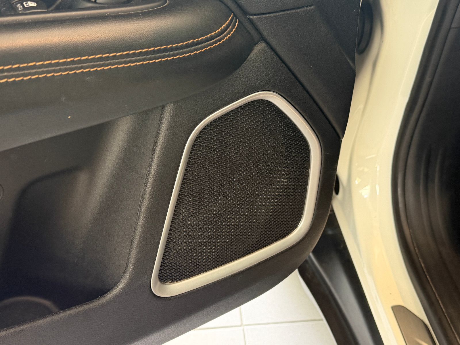 Fahrzeugabbildung Jeep Compass Limited 4WD /PANO/SHZ/L-HEIZ/PDC