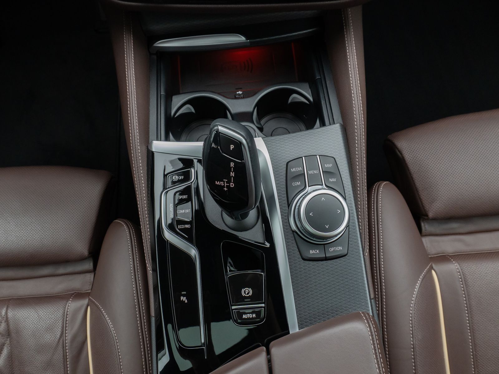 Fahrzeugabbildung BMW 540d xD M Sport Glasdach Kamer Laser HUD H/K 19"