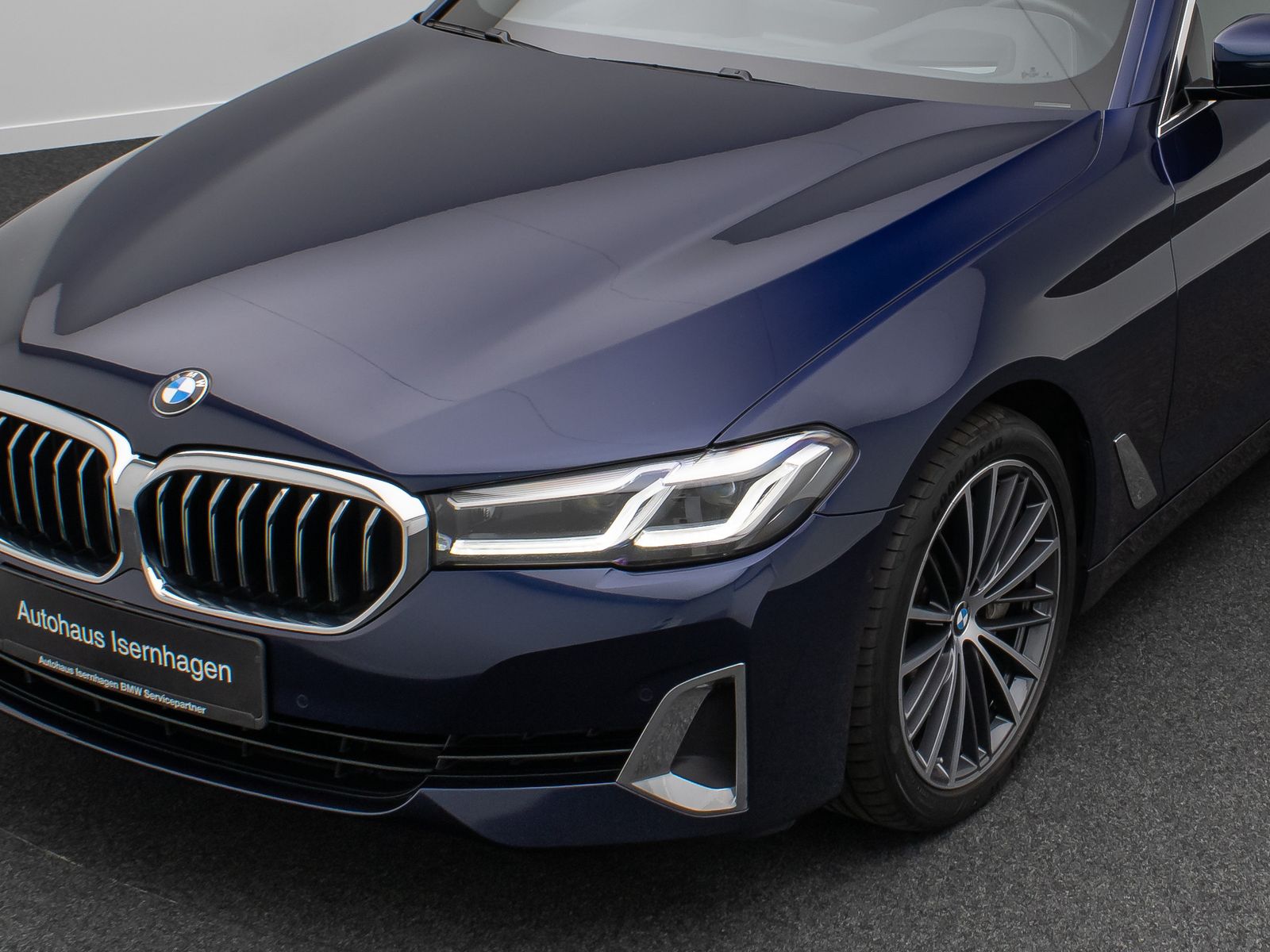 Fahrzeugabbildung BMW 530d Luxury Line DAB Kamera HUD Leder H/K 19Zoll