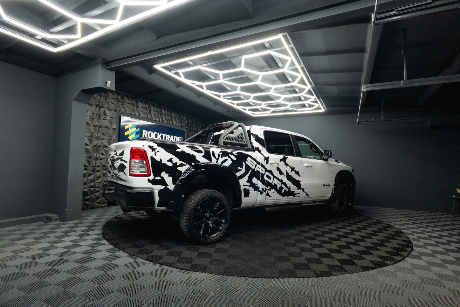 Fahrzeugabbildung Dodge RAM 5.7 V8 HEMI 4x4 OFFROAD LONGBED AXLE LOCK