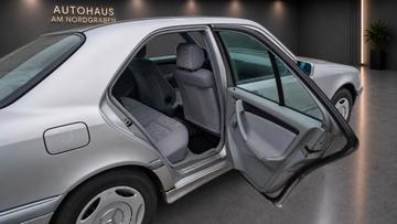 صورة 6 لـ 1998 Mercedes-BENZ C 180