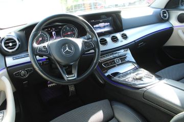 Mercedes E 220 - 12