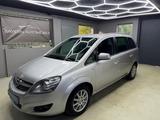 Opel Zafira B Family Plus 1.8 103 KW*7 SITZE*XENON - gebrauchte Opel Zafira aus dem Jahr 2013