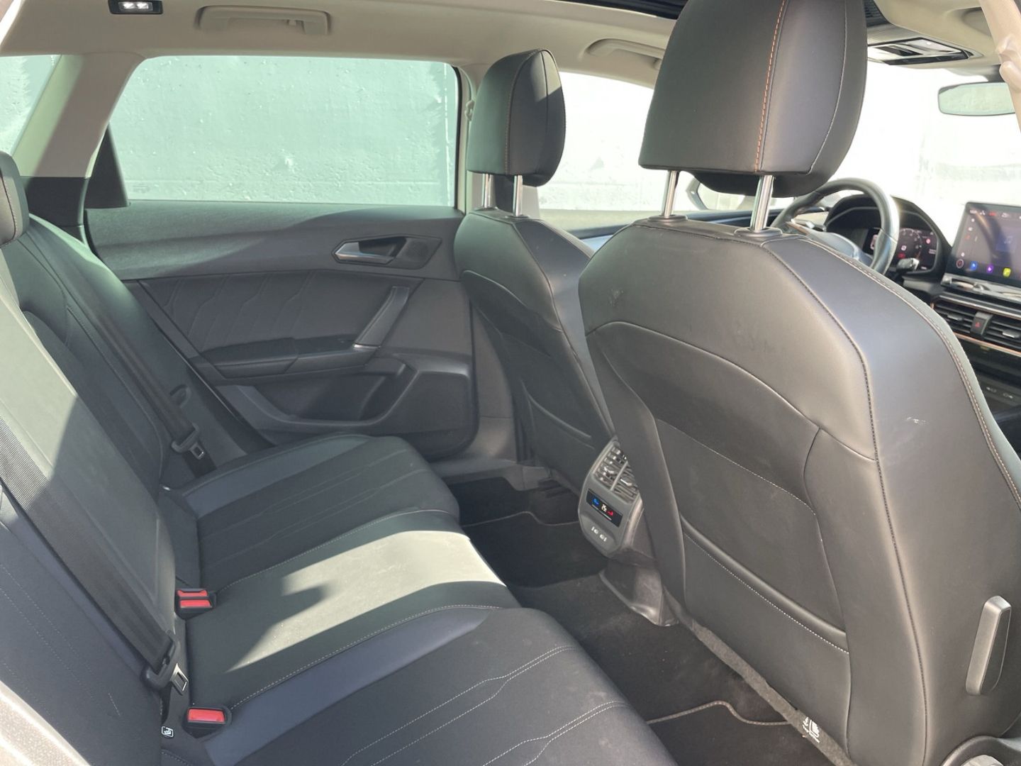 Leon Sportstourer 1.5 eTSI DSG AHK/Pano/Kamera/K