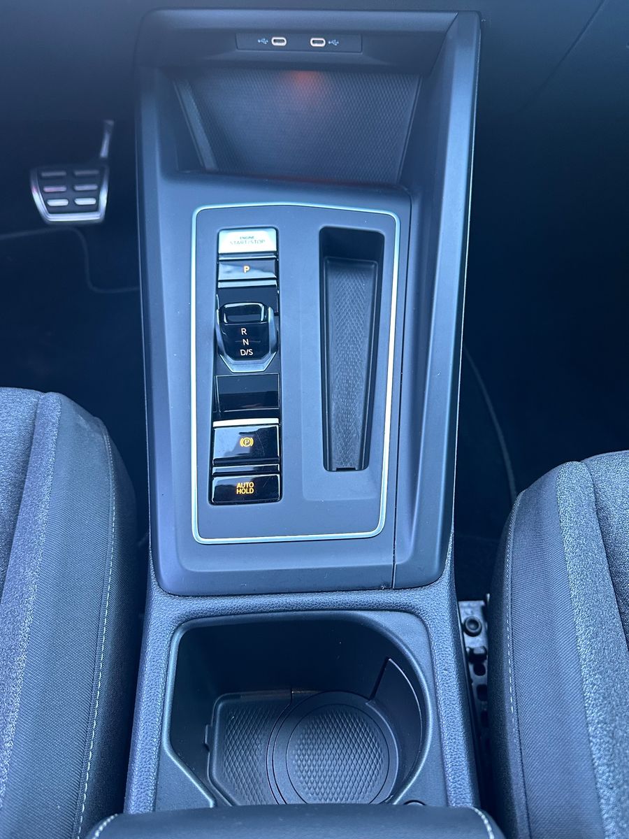Fahrzeugabbildung Volkswagen Golf VIII 2.0 TDI DSG MOVE NAV+PANO+AHK+HUD+KAM
