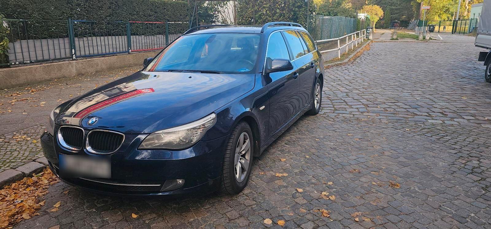 BMW 320 2010 — салон