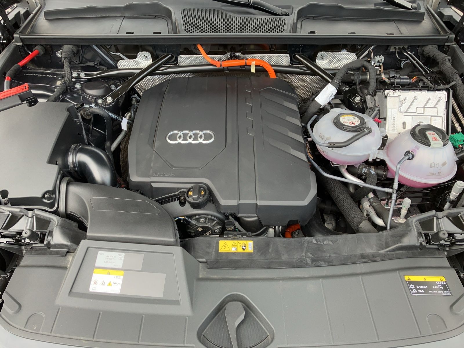 Fahrzeugabbildung Audi Q5 50 TFSI e quattro S-tronic LED ACC NAVI AVC