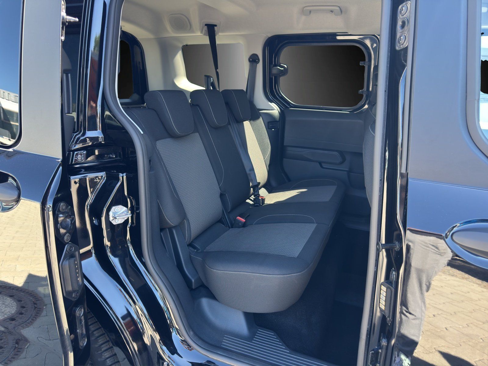 Fahrzeugabbildung Ford Tourneo Courier 1.0 Aut./ACC/KAMERA/NAVI/AHK/SHZ