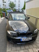 BMW 118i Cabrio - - BMW 118 mit Benzin-Antrieb: Schwarz, Leder