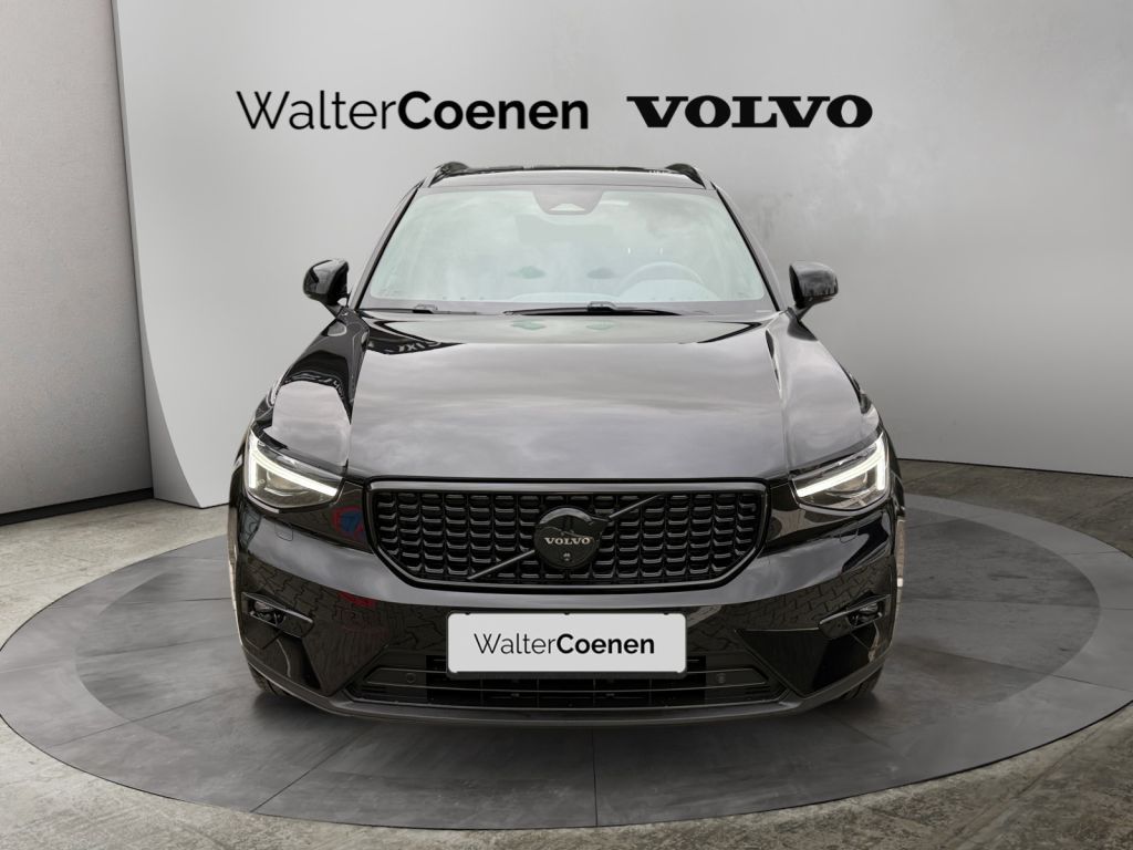 VOLVO XC40 B3 B DKG Ultra Black Edition RFK NAVi Winte VOLVO XC40 B3 B DKG Ultra Black Edition RFK NAVi Winte