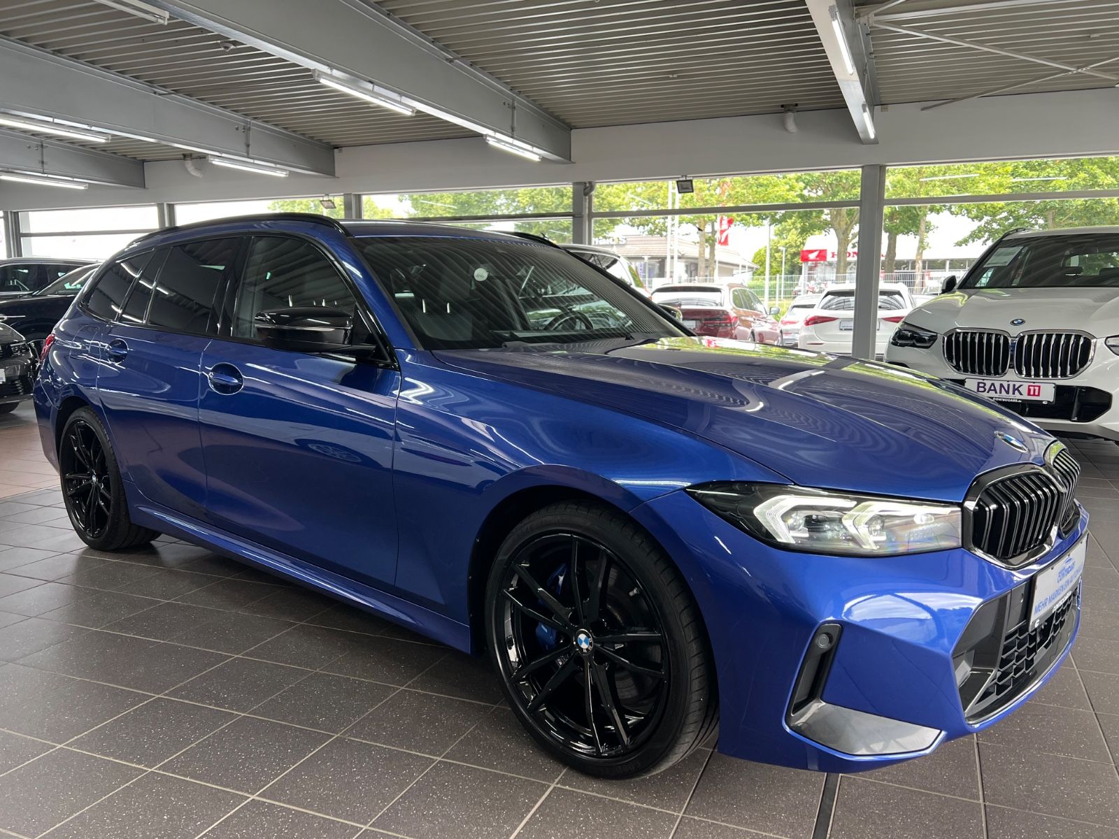 BMW 320d Touring xD M Sport AHK HeadUp Harman Kardon imagem 3