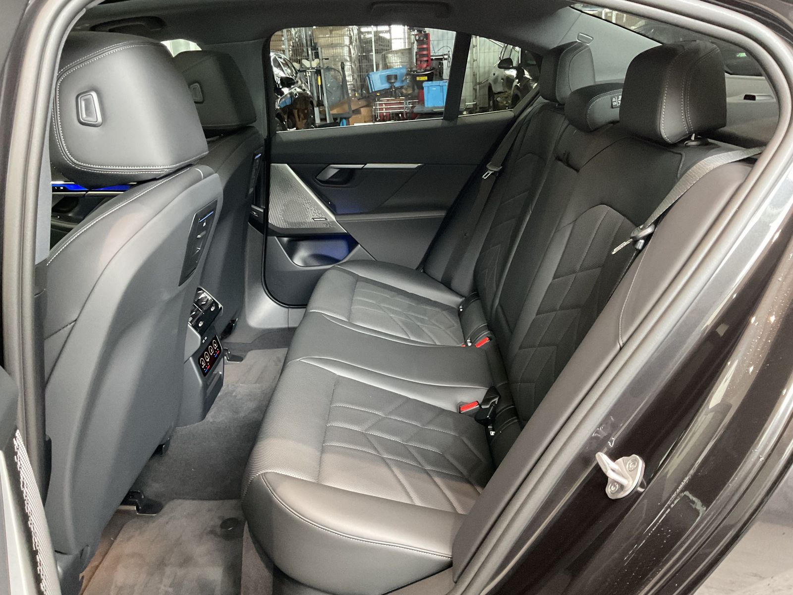 Fahrzeugabbildung BMW 530e 19" LMR, Panorama-Glasdach, Sitzbelüftung v