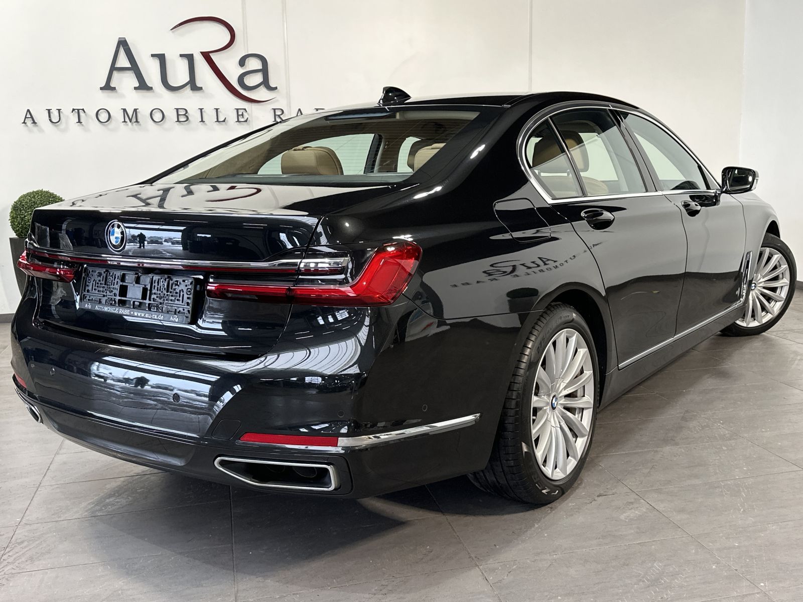 Fahrzeugabbildung BMW 750i xDrive Pure Excellence NAV+LASER+360°+HEAD-