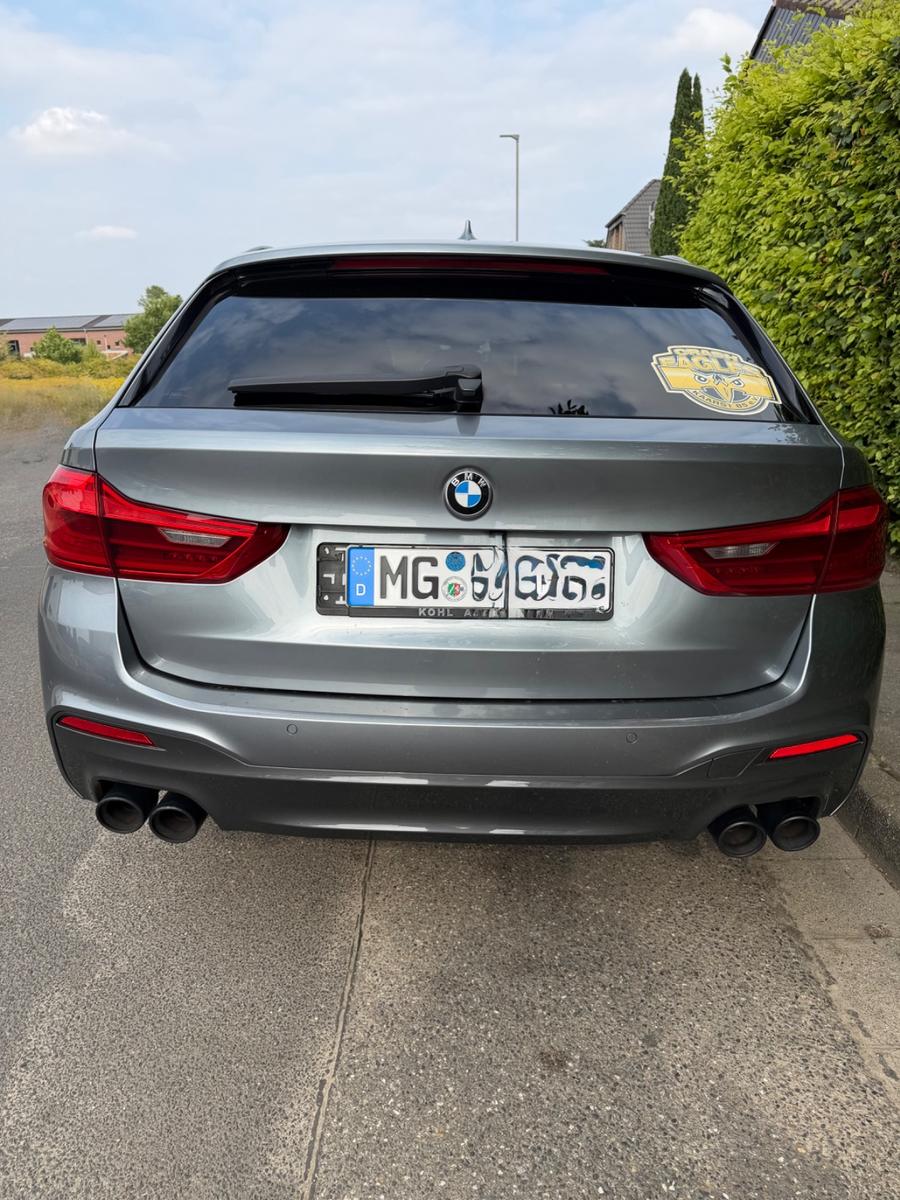 BMW 540i xDrive Touring M-Sport AHK Pano ACSchnitzer