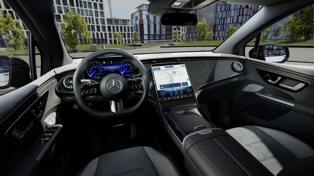 EQE 350+ SUV AMG Line Premium Pano AHK Memory 36