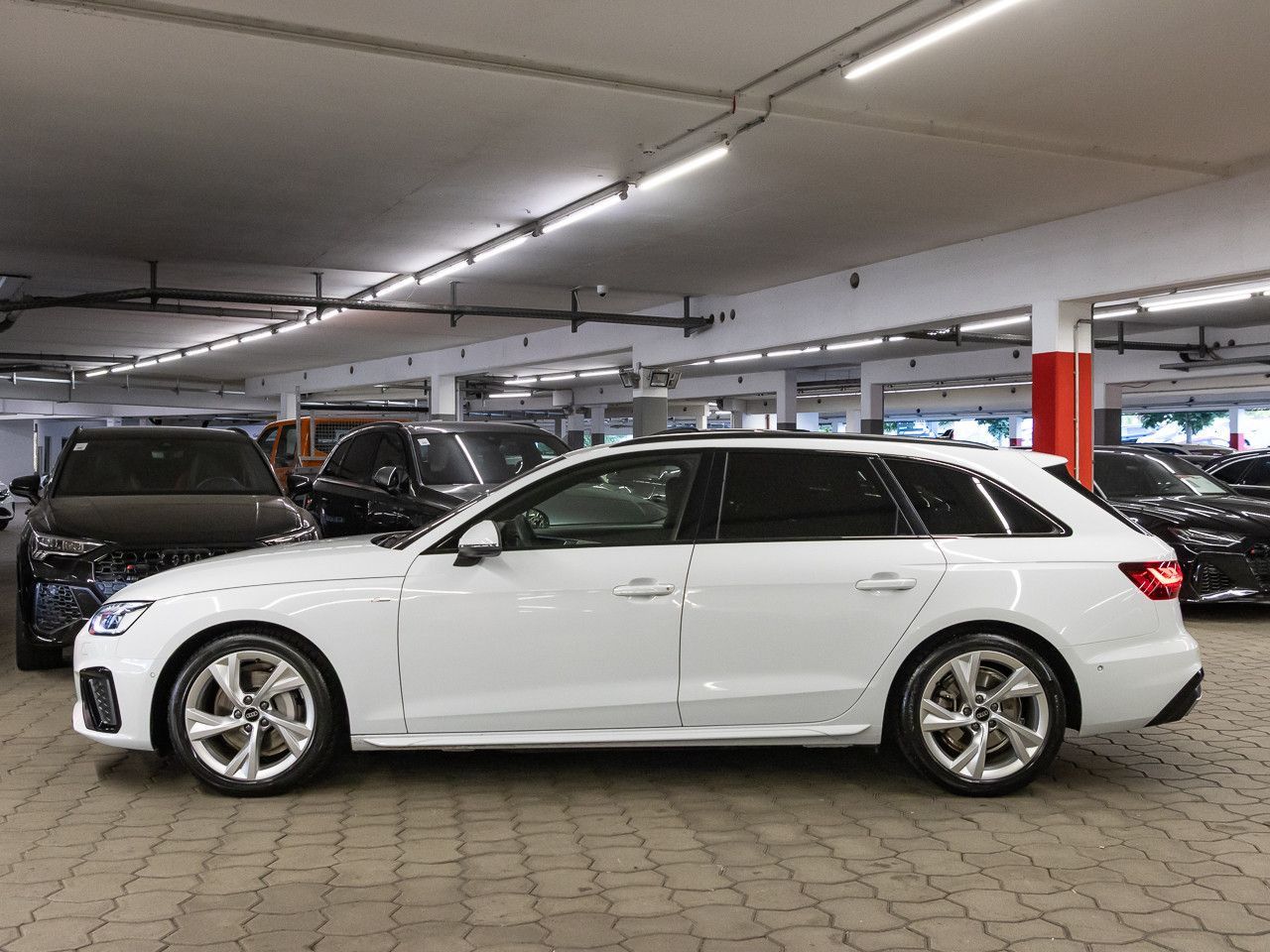 Audi A4 Avant 40 TFSI quattro S line Matrix B&O 360° foto 3