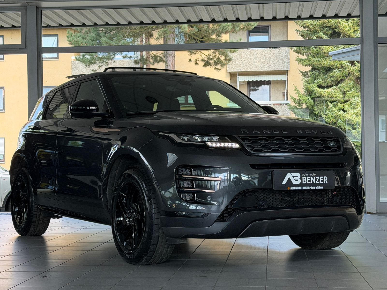 Fahrzeugabbildung Land Rover Range Rover Evoque S Hybrid /R-DYNAMIC/PANO/KAM